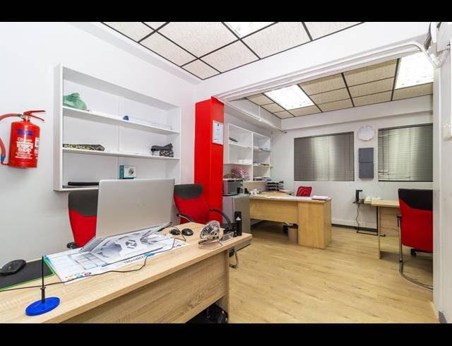 275M² BUILDING TO LET IN WOODSTOCK